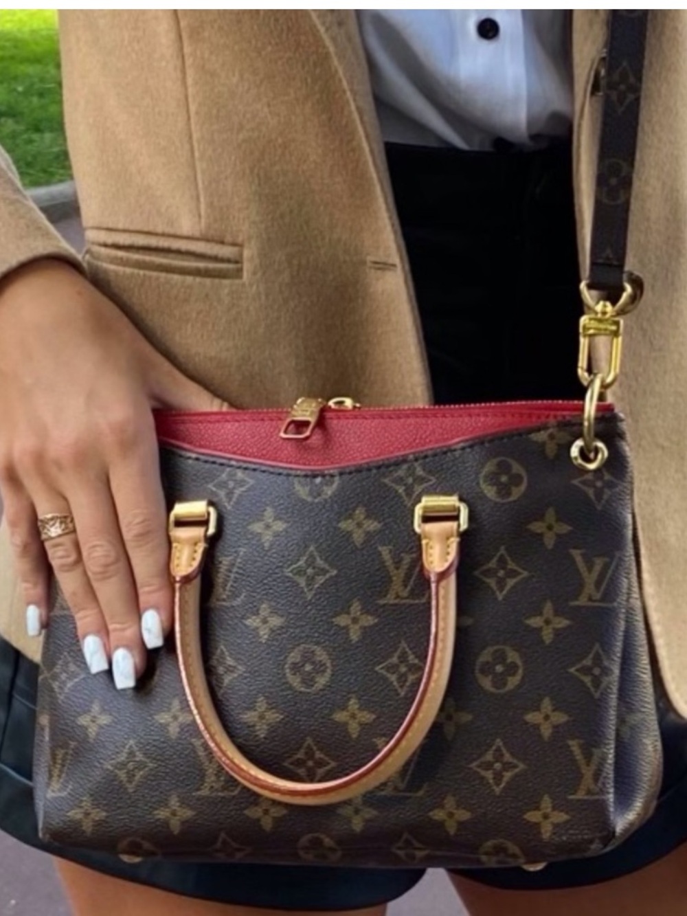Beautiful louis Vuitton Monogram Canvas Pallas bb